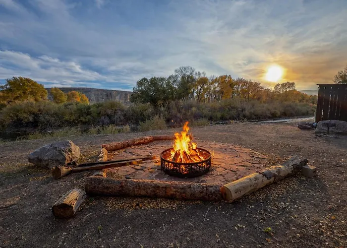 Chinook Winds Lodge