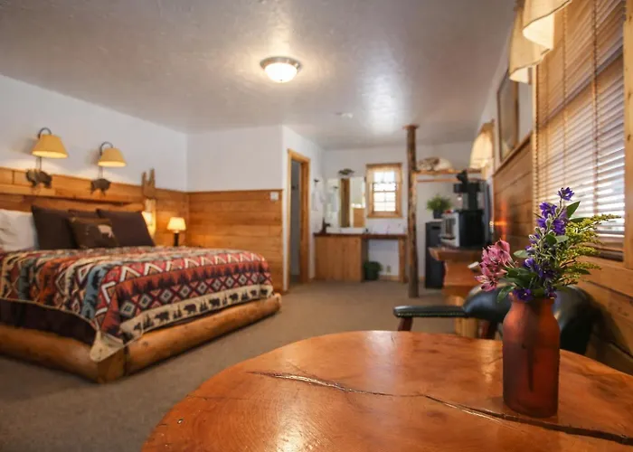 Chinook Winds Lodge