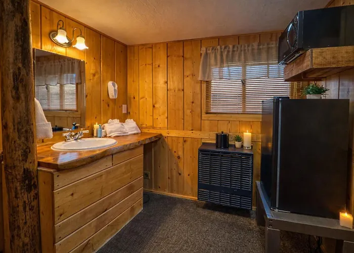 Lodge Chinook Winds *
