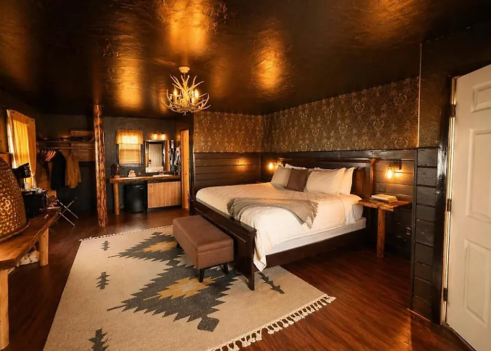 Chinook Winds Lodge