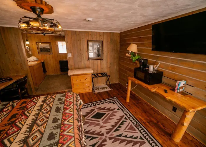 Lodge Chinook Winds *