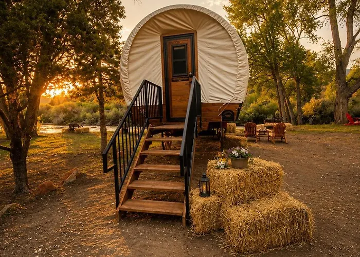 Chinook Winds Lodge