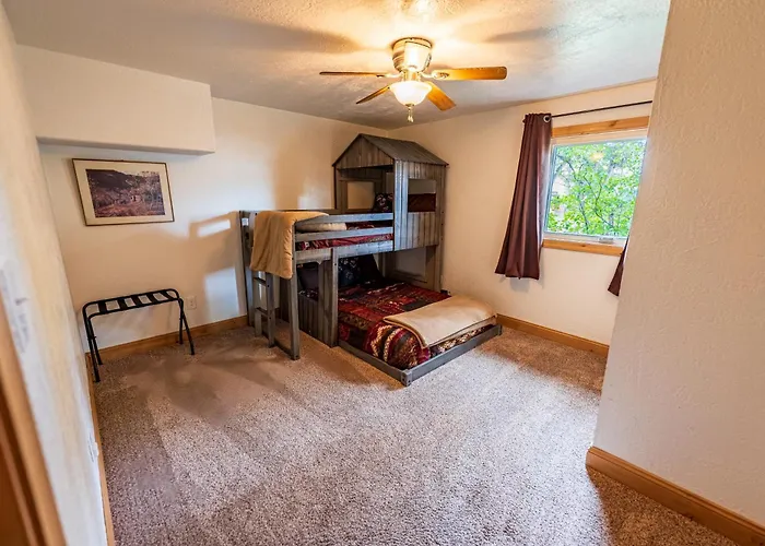 Chinook Winds Lodge *